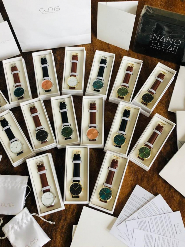 25.3. Spouštíme soutěže o hodinky, kosmetiku, plavky, sady vín a další