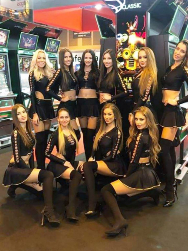 Team 10 profesionálních modelek na veletrhu Španělsko - Madrid 